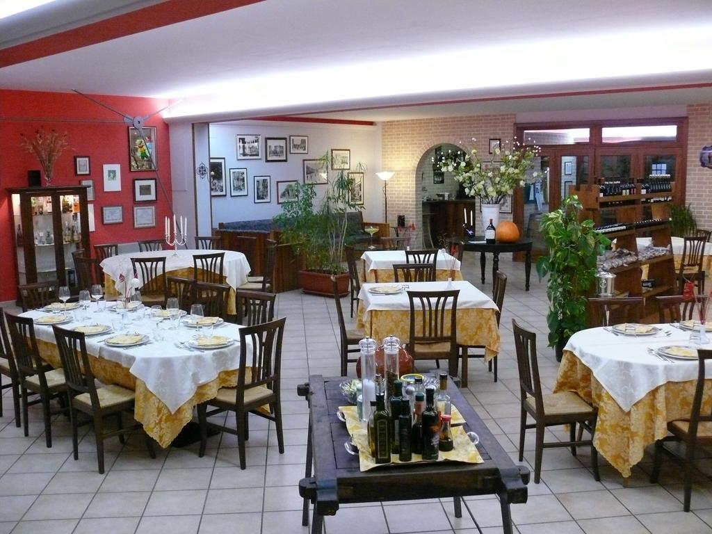 Due Torri Hotel San Severino Marche Ngoại thất bức ảnh