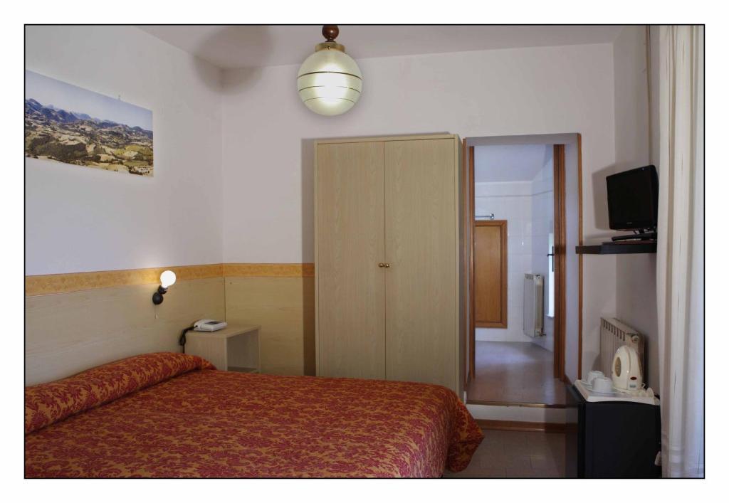 Due Torri Hotel San Severino Marche Phòng bức ảnh