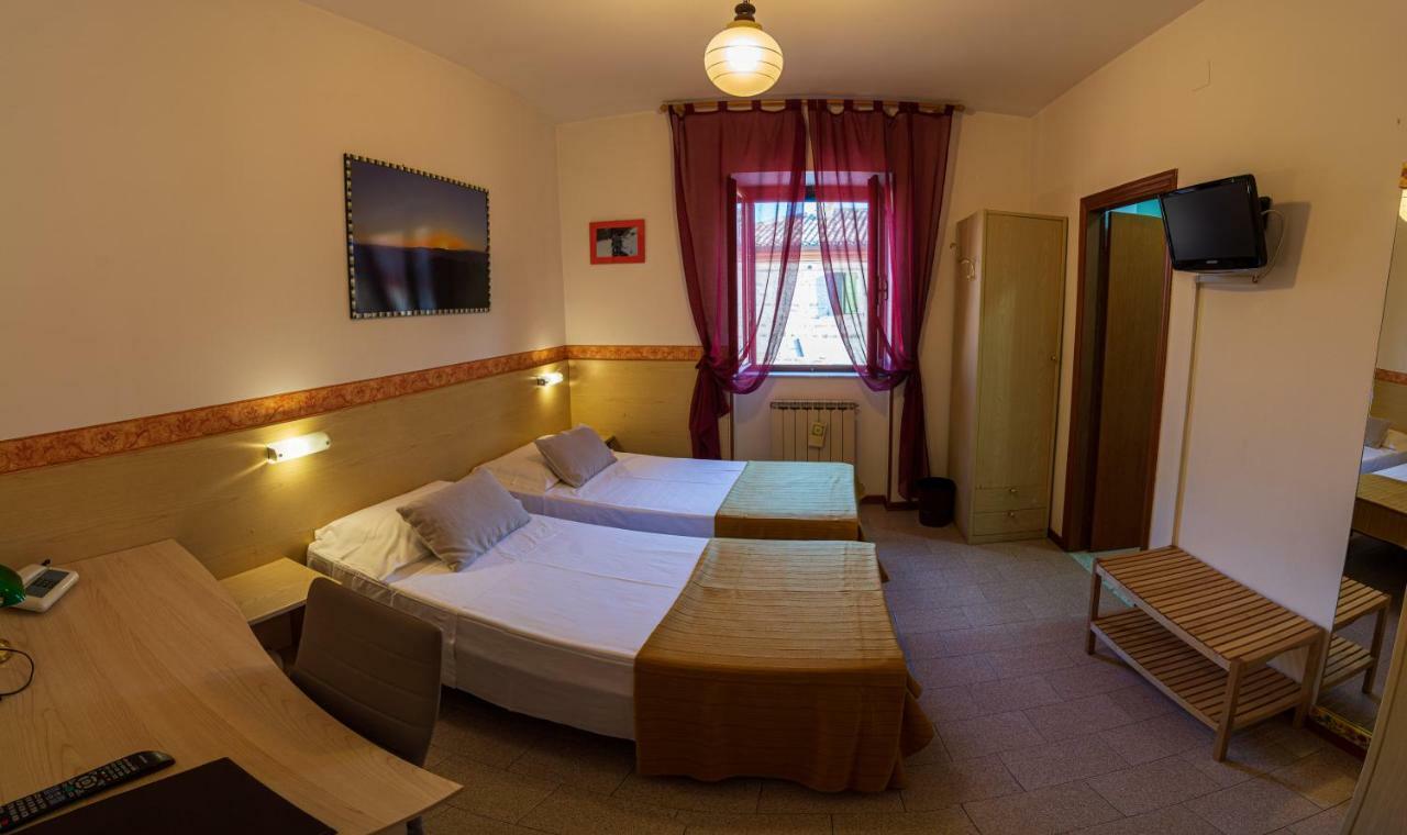 Due Torri Hotel San Severino Marche Ngoại thất bức ảnh