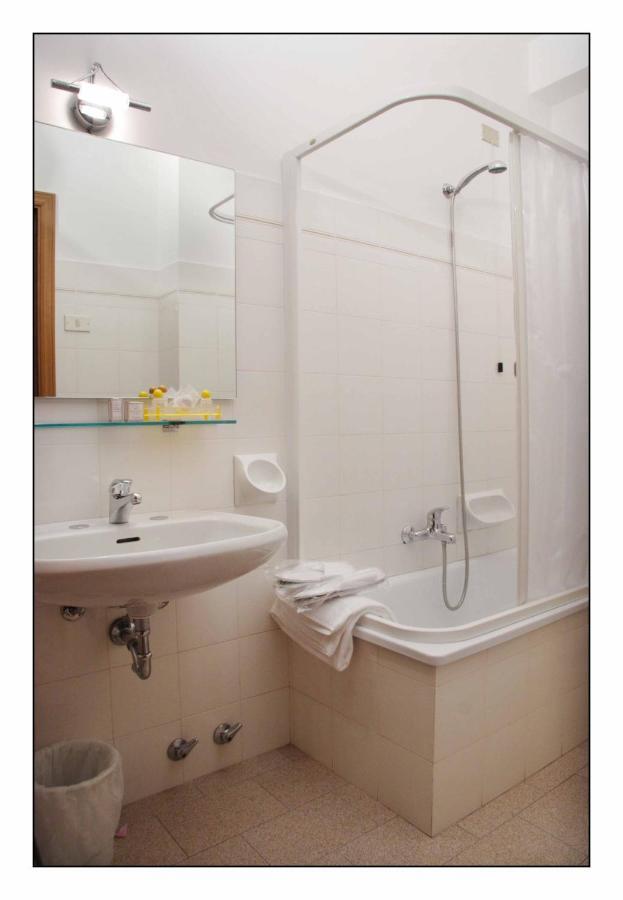 Due Torri Hotel San Severino Marche Phòng bức ảnh